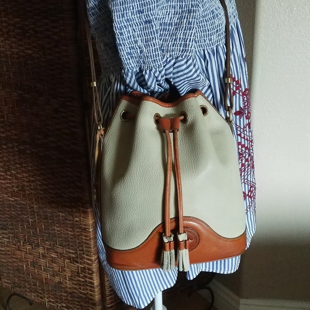 🔥🔥DOONEY & BOURKE VINTAGE BUCKET BAG 🦆🌻💚🏵️
